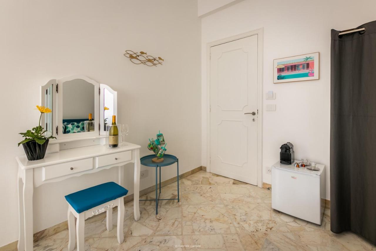 アヴォラ Oniro Bed & Breakfast エクステリア 写真