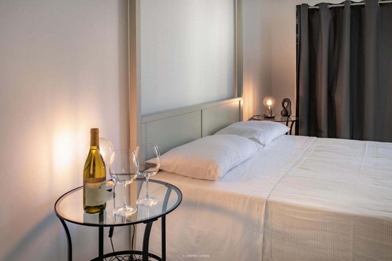 アヴォラ Oniro Bed & Breakfast エクステリア 写真